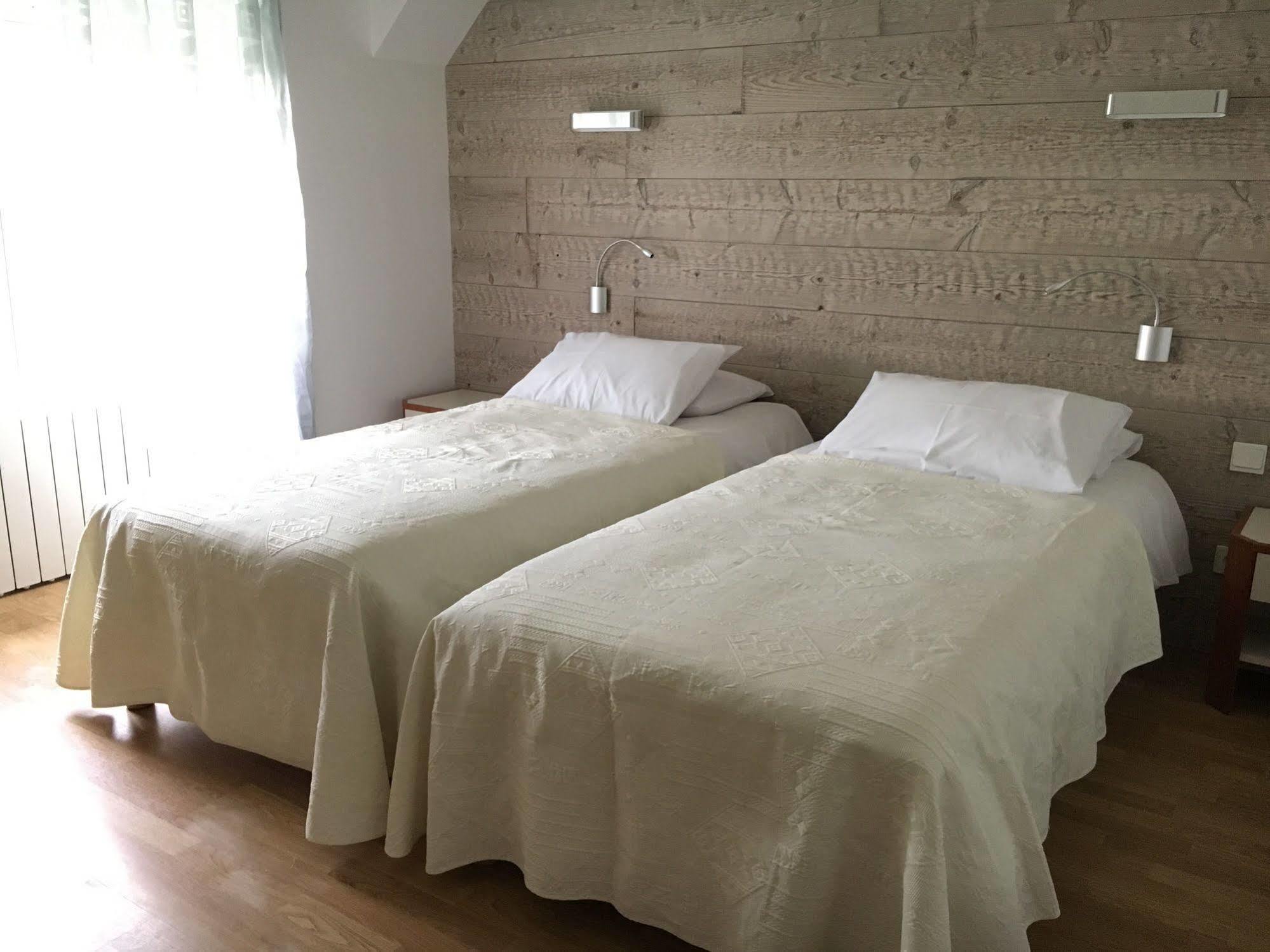 Logis Hotel "Ici M'Aime" Rouvray  المظهر الخارجي الصورة