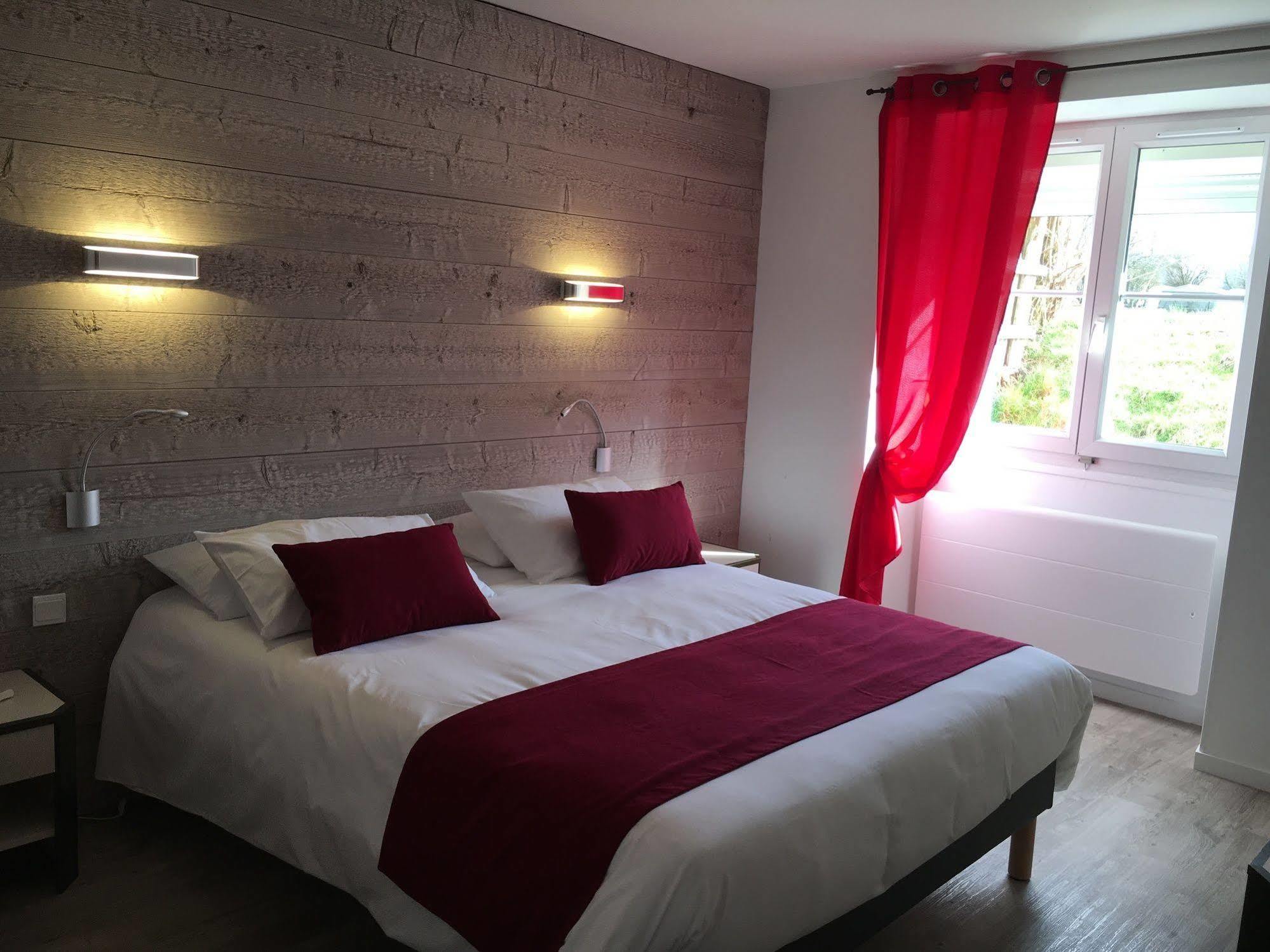 Logis Hotel "Ici M'Aime" Rouvray  المظهر الخارجي الصورة