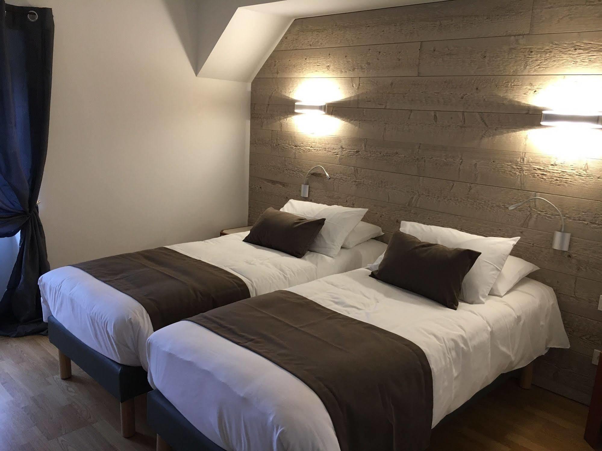 Logis Hotel "Ici M'Aime" Rouvray  المظهر الخارجي الصورة