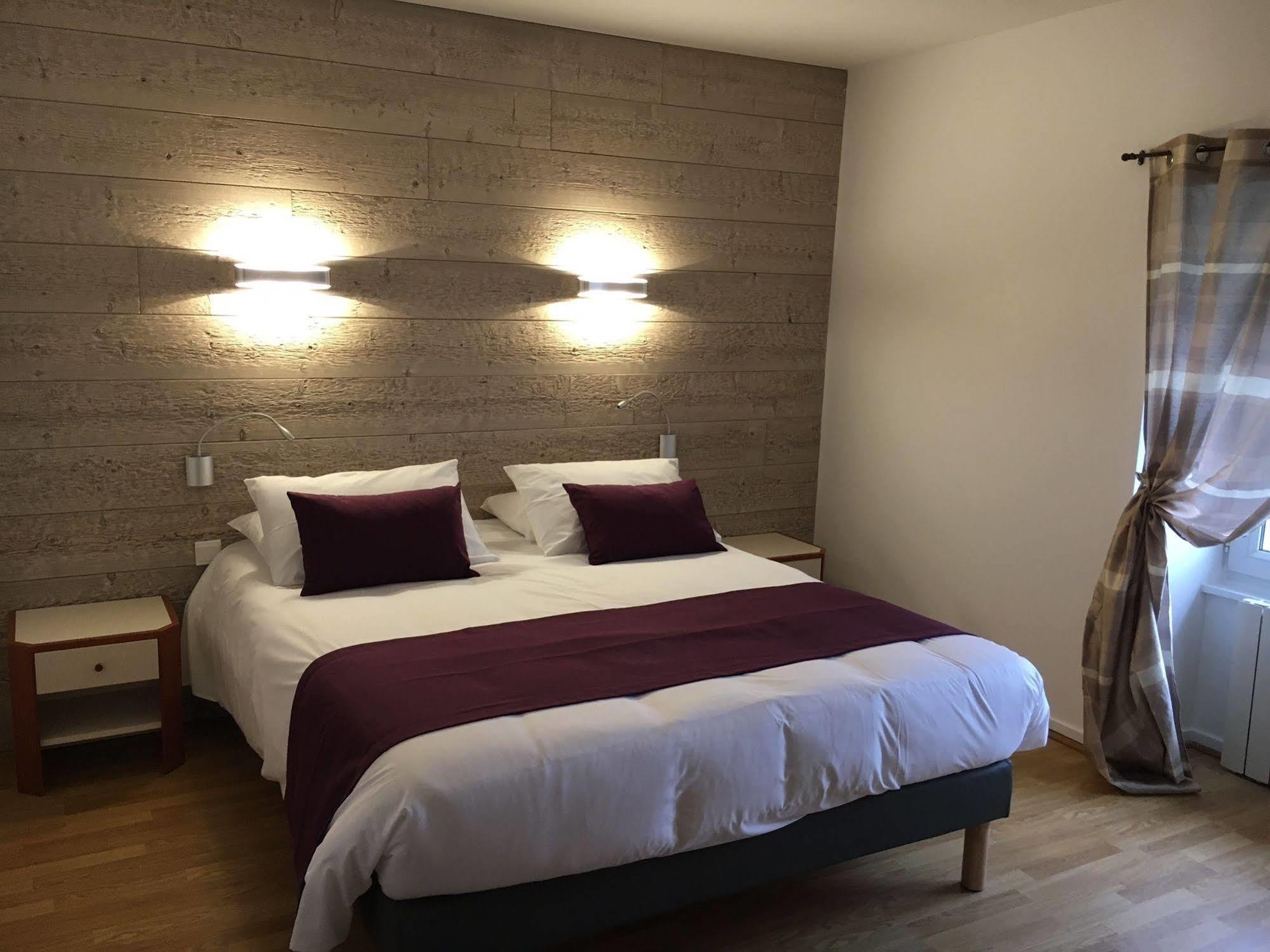 Logis Hotel "Ici M'Aime" Rouvray  المظهر الخارجي الصورة