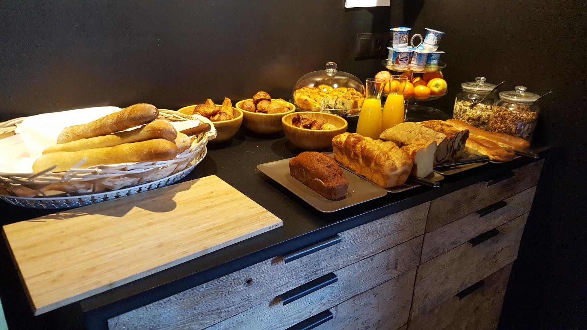 Logis Hotel "Ici M'Aime" Rouvray  المظهر الخارجي الصورة