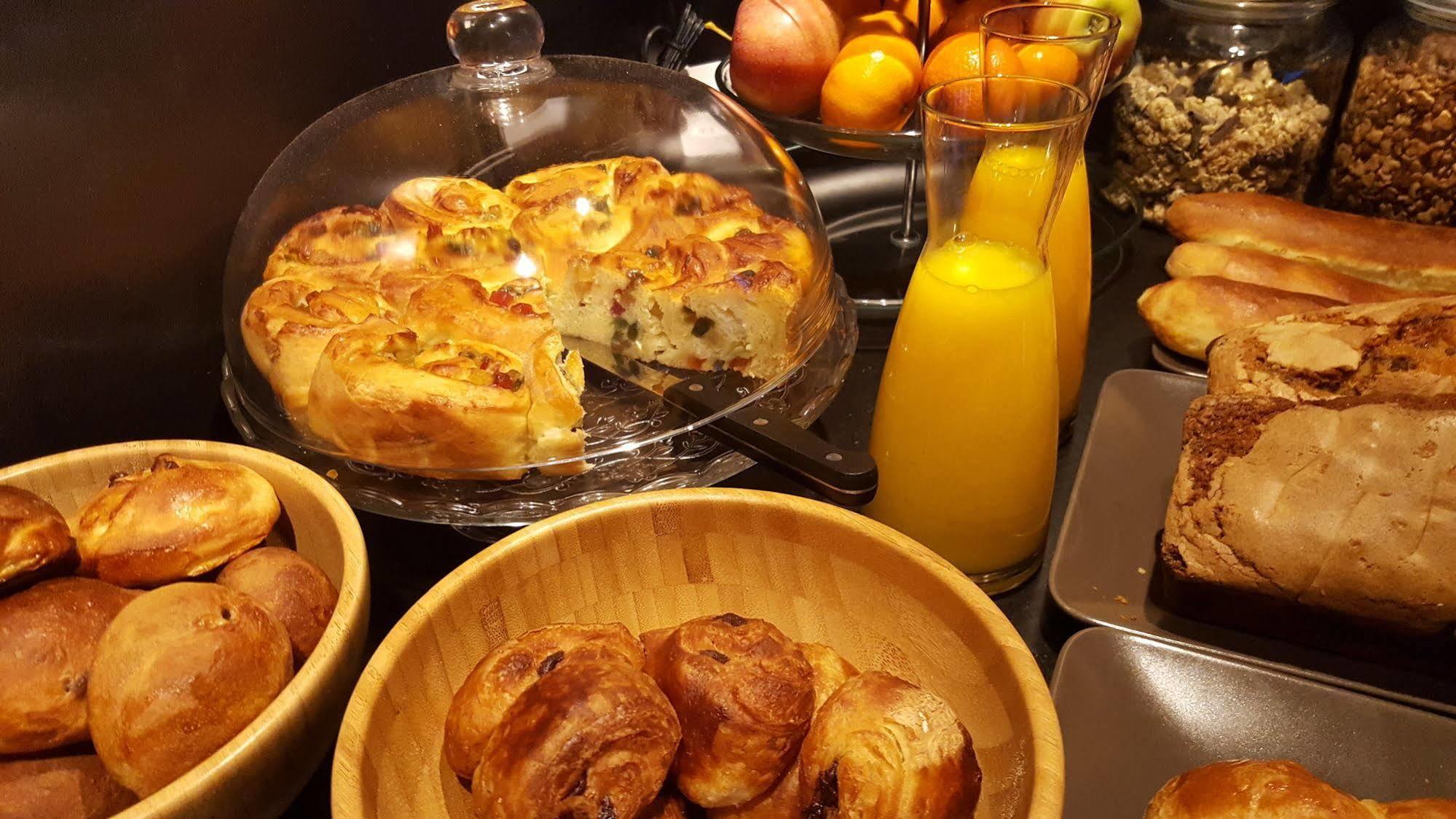 Logis Hotel "Ici M'Aime" Rouvray  المظهر الخارجي الصورة